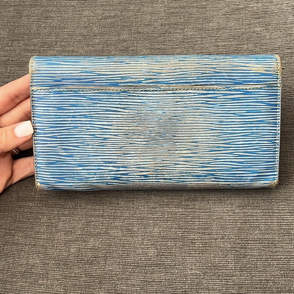 LOUIS VUITTON Epi blue Sarah Wallet - Picture 2 of 11